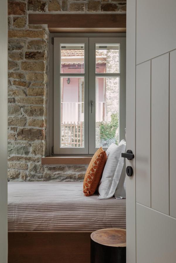 Lozart Traditional Stone House * Elliniko (Epirus)